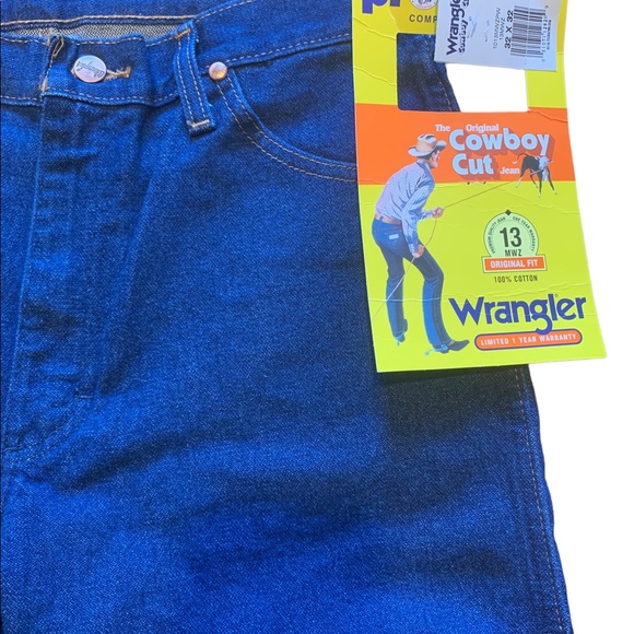WRANGLER® COWBOY CUT® ORIGINAL FIT JEAN IN PREWASHED INDIGO- 13MWZPW - Picture 4 of 6